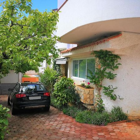 Apartments Bilic With Garden & Swimming Pool - 50M From The Beach Pjescana Uvala Exterior foto
